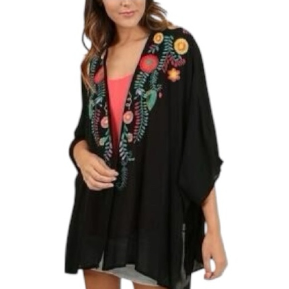 UMGEE Women’s Floral Embroidered Boho Black Kimono Style Top Size M/L